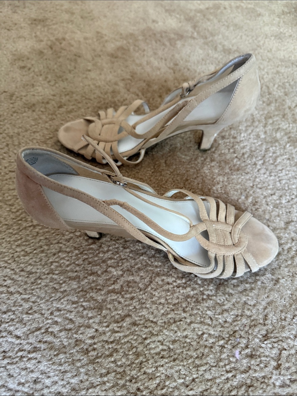 Aerosoles beige suede heels with peep toes sz 7.5 in good condition